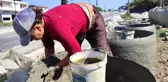 Tandırlar, kadınların çamurlu ellerinde şekilleniyor