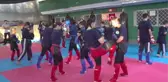 Hayırsever iş insanı gençler için evini spor tesisine çevirdi