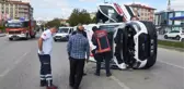 Otomobil ile çarpışan ambulans devrildi: 3 yaralı