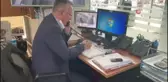Belediye başkanı telefon başında vatandaşların taleplerini dinledi