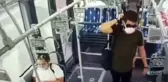 METROBÜSTE YOLCUNUN KOLTUĞA DÜŞÜRDÜĞÜ CEP TELEFONUNU ALAN ŞÜPHELİ YAKALANDI