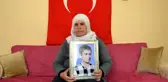 Muş'ta evlat nöbetini sürdüren anne, oğluna kavuşacağı günü bekliyor