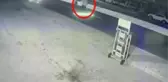 GÖRME ENGELLİYE OTOMOBİLİN ÇARPTIĞI KAZA KAMERADA