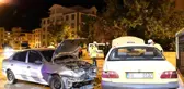 Ticari taksi ile otomobil çarpıştı: 3 yaralı