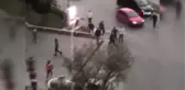 Trafikte kavga ettiği motokuryeyi çekiçle kovaladı