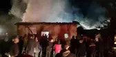 Çayırlı'da bir ev, ahır ve samanlık yanarak kül oldu