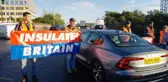 İngiltere'de Eylül'den bu yana devam eden çevre protestolarında yüzlerce protestocuya gözaltı