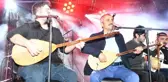 Sanatçı belediye başkanı sazın sesini duyunca kendisini sahneye attı