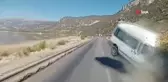 Son dakika 3. sayfa: Minibüs ile kamyonet kafa kafaya böyle çarpıştı: 1 ölü, 5 yaralı