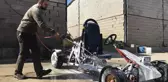 Sanayide kullanılmayan hurda parçalarını toplayarak go-kart tasarladı