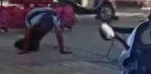 Karısını bıçakla öldürüp intihara kalkışan koca, kanlar içinde dışarıya kadar emekleyerek çıktı