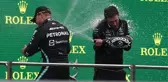 Formula 1 kutlamasında bu kez gazoz yerine alkollü içecek kullanıldı! Fatih Altaylı olaya gönderme yaptı
