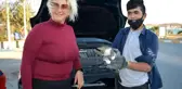 Yavru kediyi kurtarmak için lüks cipi parçalamaya kalkıştılar