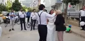 Bisiklet gelin arabası oldu, konvoya bisikletleriyle eşlik ettiler