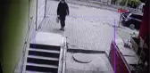 AVCILAR'DA CAMİ TUVALETLERİNDEKİ MUSLUKLARI ÇALMA GİRİŞİMİ KAMERADA