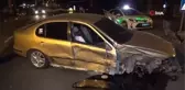 Otomobillerin hurdaya döndüğü kazada 3 kişi yaralandı