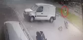 HAFİF TİCARİ ARAÇ İLE MOTOSİKLET ÇARPIŞTI; KUTUDAKİ GÜVERCİNLER HAVALANDI