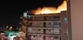 KUMBURGAZ'DA YAZLIK SİTEDEKİ BİNANIN ÇATISI ALEV ALEV YANDI