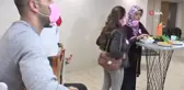Meme kanseri hastalarına pembe pastalı moral