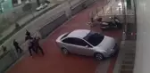 Yurt önünde tekme tokat kavga kamerada