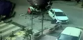 ATAŞEHİR'DE OTOMOBİLLE HAFİF TİCARİ ARAÇ ÇARPIŞTI; 2 YARALI