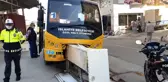 Halk otobüsü kaza yaptı, 3 mahallenin interneti kesildi