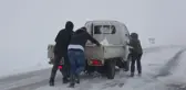Sahara Geçidi'nde kar ve tipi