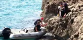 Falezlerden düşen kişiye, denizden botlu kurtarma