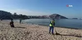 Kuşadası'nda sahilden 75 kilogram atık toplandı