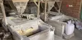 Tarihi su değirmeninin taşları nöbetleşe döndürülüyor