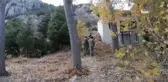 Eğirdir'de dağlık alanda ölü bulunan şahsın cenazesi 700 metreden komandoların yardımıyla indirildi