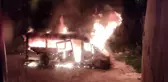 Hatay'da park halindeki öğrenci servisi kundaklandı