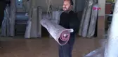 YIKAMACI, HALIDAN ÇIKAN ALTINLARI SAHİBİNE ULAŞAMAYINCA POLİSE TESLİM ETTİ