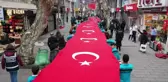 Pendik'te sokaklarda taşınan 98 metrelik dev Türk bayrağı havadan görüntülendi