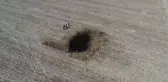 Tarlada 20 metre çapında, 12 metre derinliğinde obruk oluştu