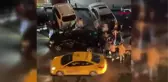 Beyoğlu'nda trafiğin ortasında halay çekenler kamerada