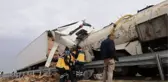 FRENİ BOŞALAN TIR, ARAZÖZÜ 200 METRE SÜRÜKLEDİ