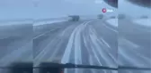 Yollar buz pistine döndü, onlarca tır mahsur kaldı