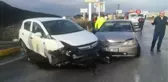 Direksiyon hakimiyetini kaybeden kadın sürücü başka bir kadın sürücünün aracına çarptı
