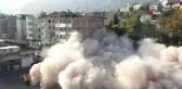 Tarihi hanlar ve Ulucami'nin önündeki 6 katlı bina böyle yıkıldı