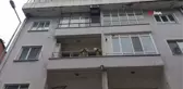 Son dakika haber! Küçük çocuk doğalgaz kombisine dayalı kanepeyi yaktı... Çevredeki vatandaşlar izlemekle yetindi