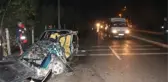 MİNİBÜSLE ÇARPIŞAN OTOMOBİL HURDAYA DÖNDÜ: 2 YARALI