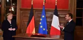 Fransa Cumhurbaşkanı Macron'dan Merkel'e onur nişanı