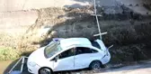 Otobüs ile çarpışan otomobil kanala uçtu: Vatandaşlar suda sürüklenen ruhsat için seferber oldu
