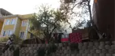 ÜSKÜDAR'DA 2 KATLI AHŞAP BİNA ALEV ALEV YANDI 2