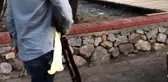 Sokaktaki köpeğe acımadan vurdu, 3 kadın da fişekten çıkan saçmalarla yaralandı