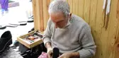 Ayakkabı tamircisinde unutulan eşyalar ihtiyaç sahiplerine veriliyor