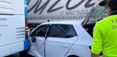 Sultanbeyli'de otomobil otobüse arkadan çarptı: 1 yaralı