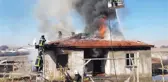Babasıyla tartıştı; oturdukları evi yakıp kayıplara karıştı