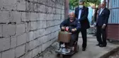 İKİ YIL SONRA KAVUŞTUĞU AKÜLÜ SANDALYE İLE DIŞARIYA ÇIKTI
